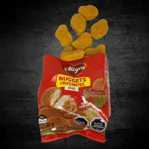 Nuggets crocantes de pollo en empaque rojo de Alegría.